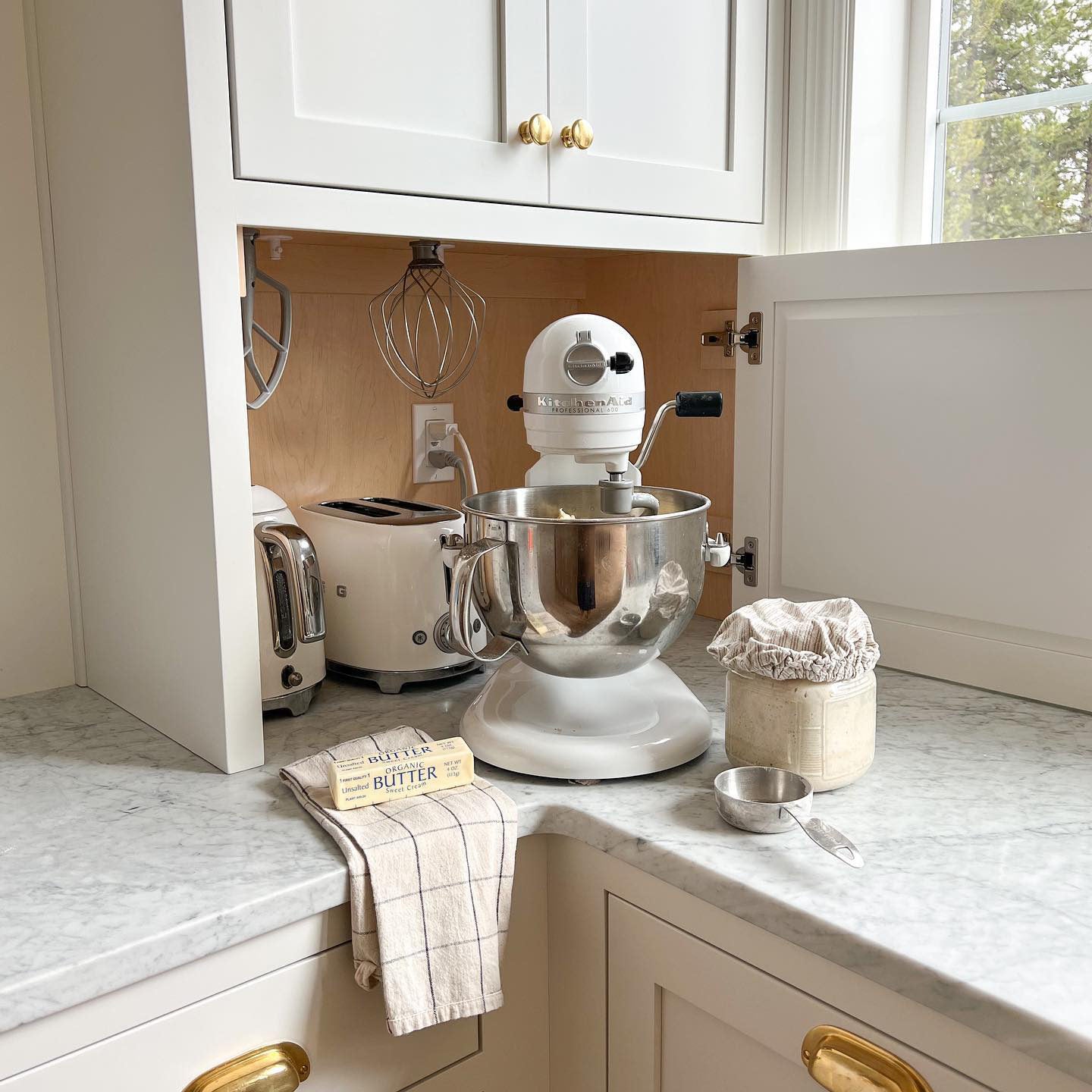 KitchenAid Artisan Plus Stand Mixer - Porcelain White