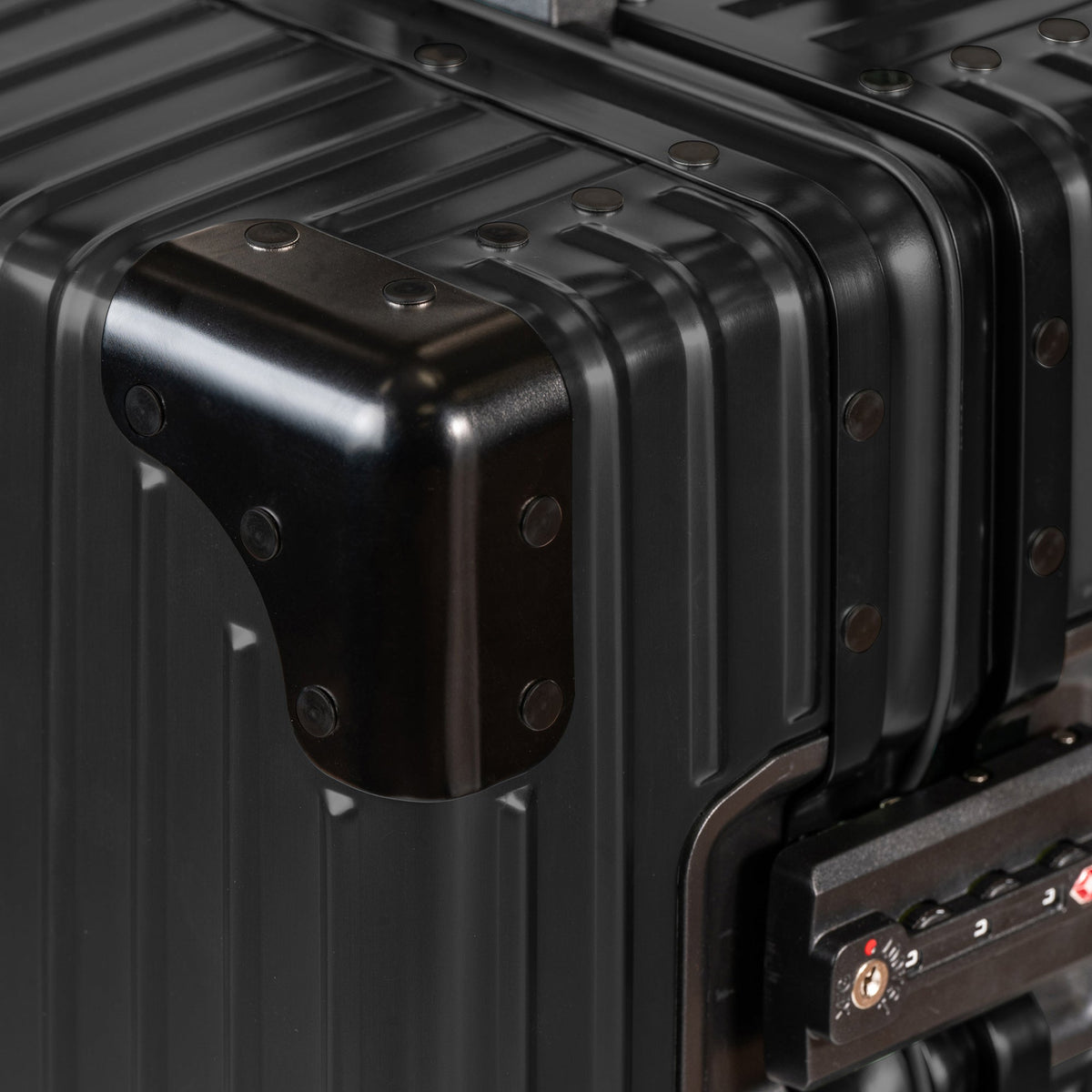 Elite / Aluminum 2-Piece Luggage Set