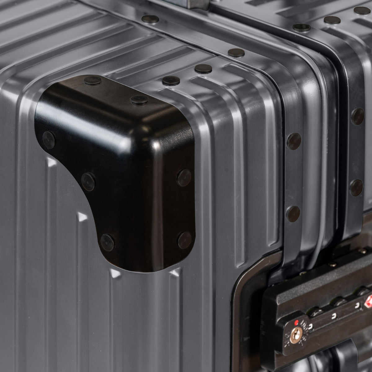 Elite / Aluminum 2-Piece Luggage Set