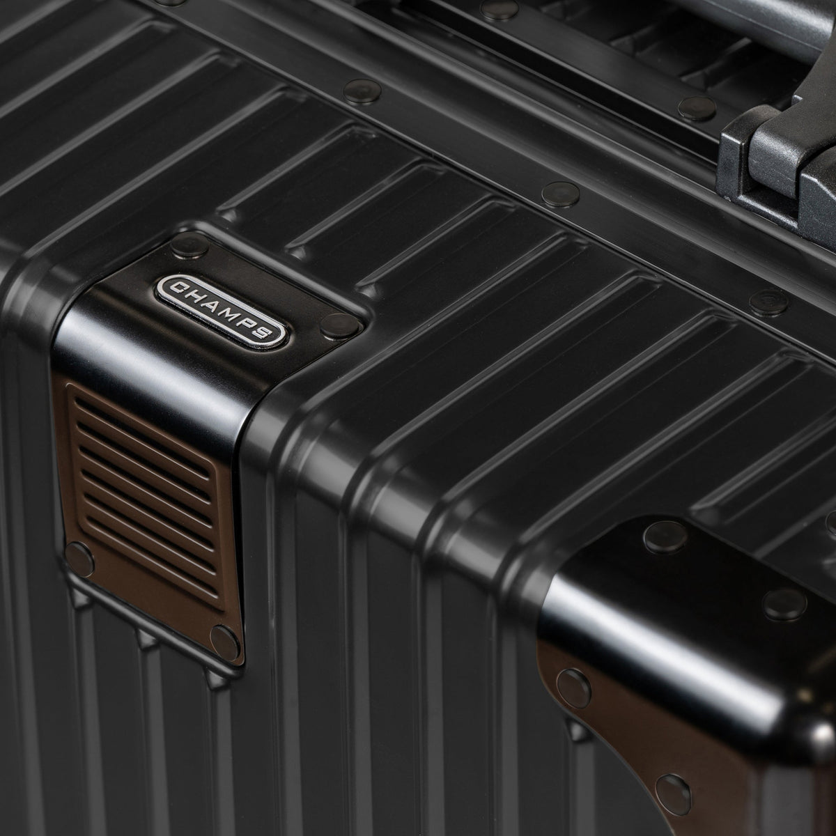 Elite / Aluminum Carry-on
